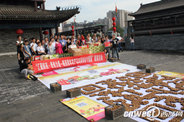 陕西青年农产品电商创业专题展线下推介活动在城墙举行